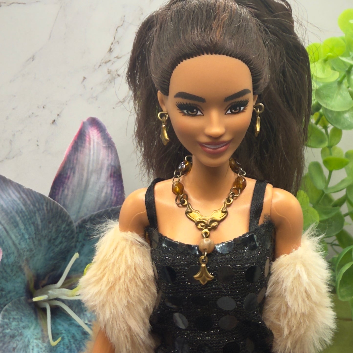 Brown Glass Gold Dangle Design Doll Necklace • 10-12 Inch Fashion 1:6 Doll Jewelry