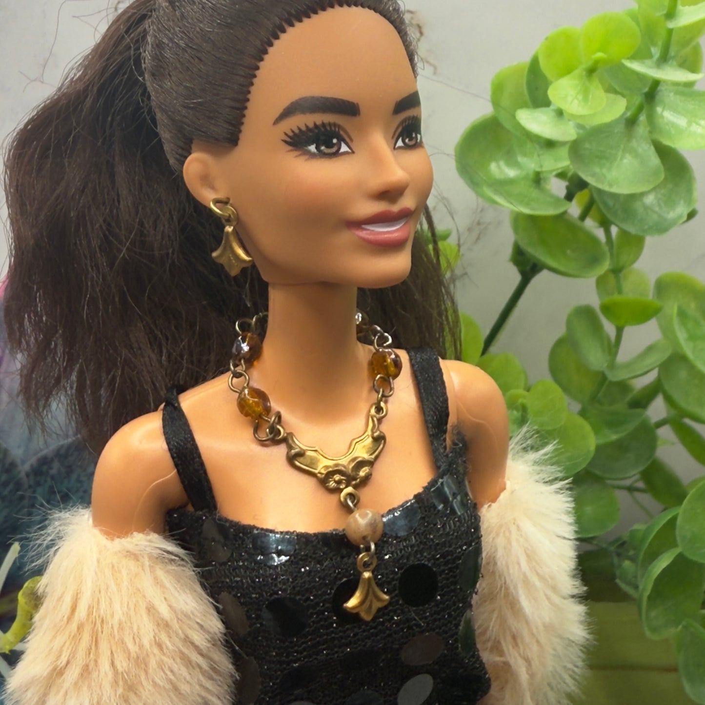 Brown Glass Gold Dangle Design Doll Necklace • 10-12 Inch Fashion 1:6 Doll Jewelry