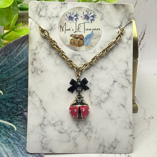 ✨Handmade Jewelry Designed to fit popular 17 to 20 cm (6 to 7 inch) Plushie Labubu Monster Dolls: add a stylish touch to your favorite plushie! ✨
Black Bow Pink Gold Lady Bug Pendant Necklace