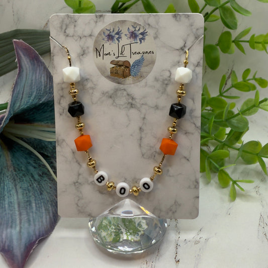 ✨Handmade Doll Jewelry Designed to Fit popular 18 Inch Fashion Dolls: add some “Spooky Halloween 🎃” style to your favorite doll!✨
Boo Halloween Acrylic Beaded Gold Tone Chain Doll Necklace