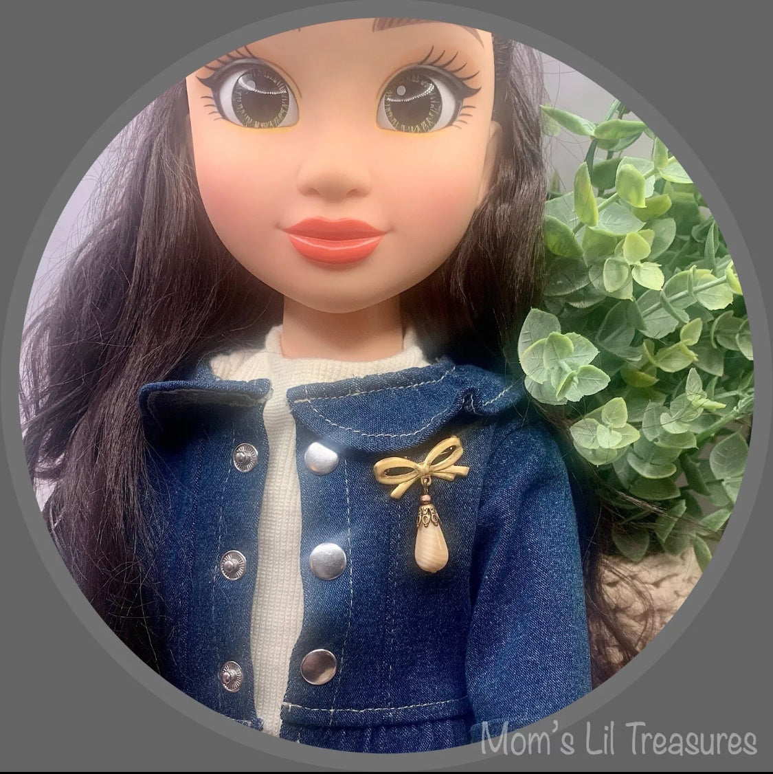 Tan Beige Glass Teardrop Pendant with Gold Tone Bow Pin • Doll Brooch