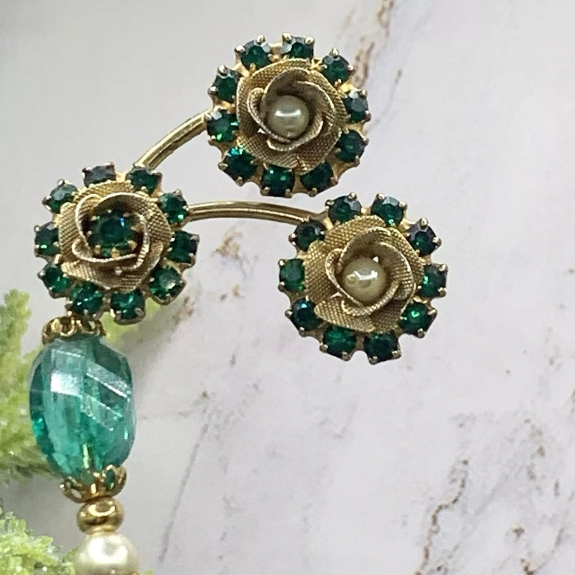 Green Glass Rhinestone Gold Tone Flower Design Pearl Accents - 9.25” • Hatpin