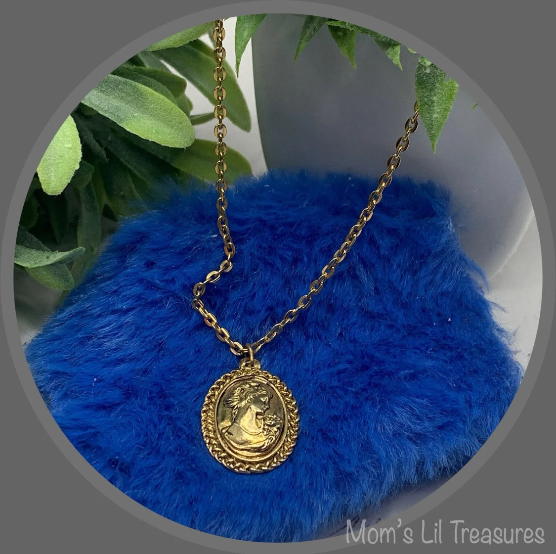 Gold Tone Cameo Pendant Doll Necklace • 18 Inch Fashion Doll Jewelry