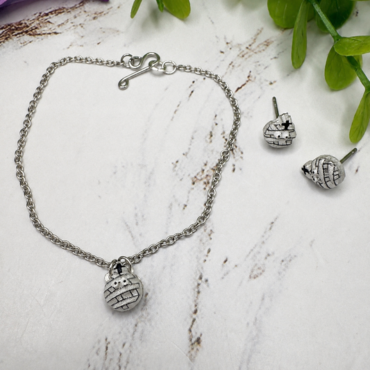 Handmade Doll Jewelry Designed to Fit popular 14 Inch Fashion Dolls: add some “Spooky Halloween 🎃” style to your favorite doll! Mummy Halloween Doll Necklace and Earrings Set
