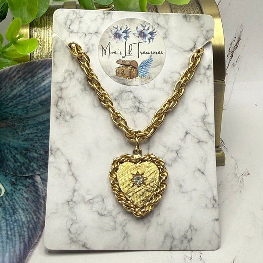 ✨Handmade Jewelry Designed to fit popular 17 to 20 cm (6 to 7 inch) Plushie Labubu Monster Dolls: add a stylish touch to your favorite plushie! ✨
Textured Rope Border Heart Pendant Necklace