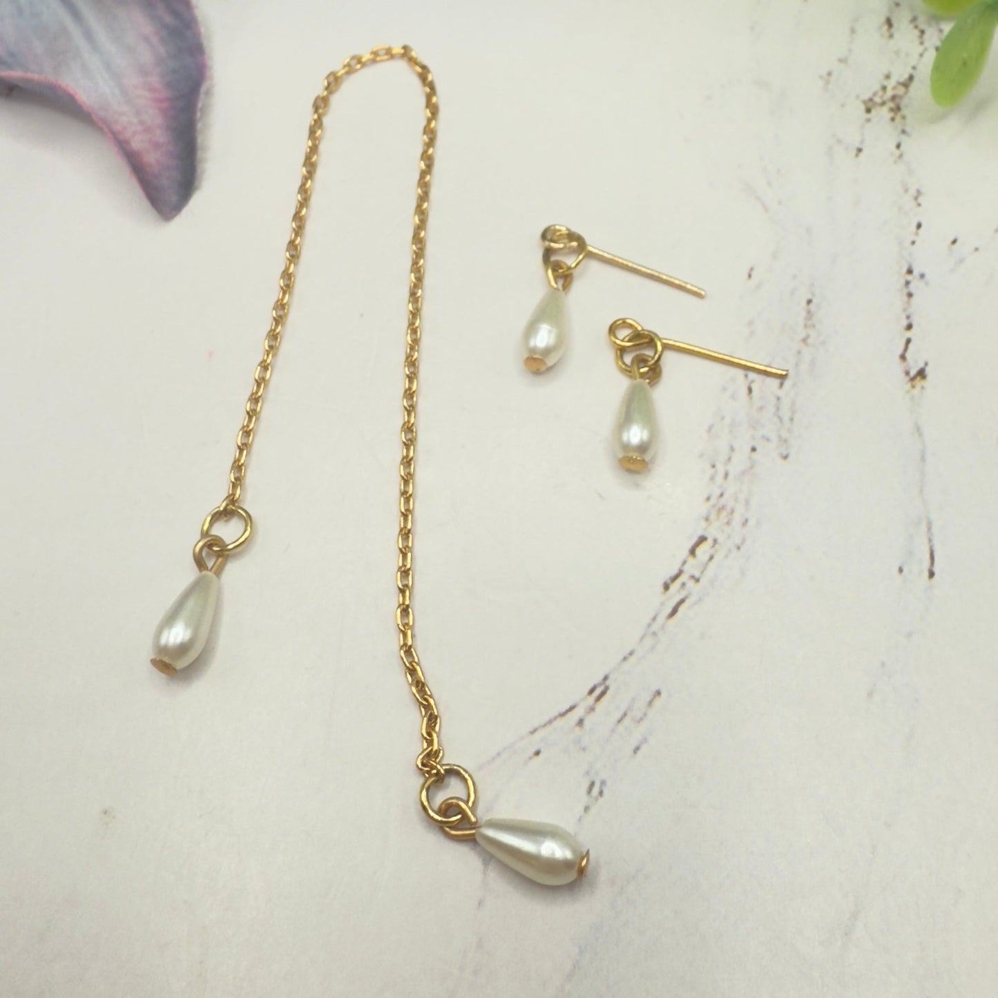 Teardrop Pearl Gold Chain Wrap Doll Necklace / Belt & Earrings
• 10-12 Inch Fashion Doll Jewelry 1:6