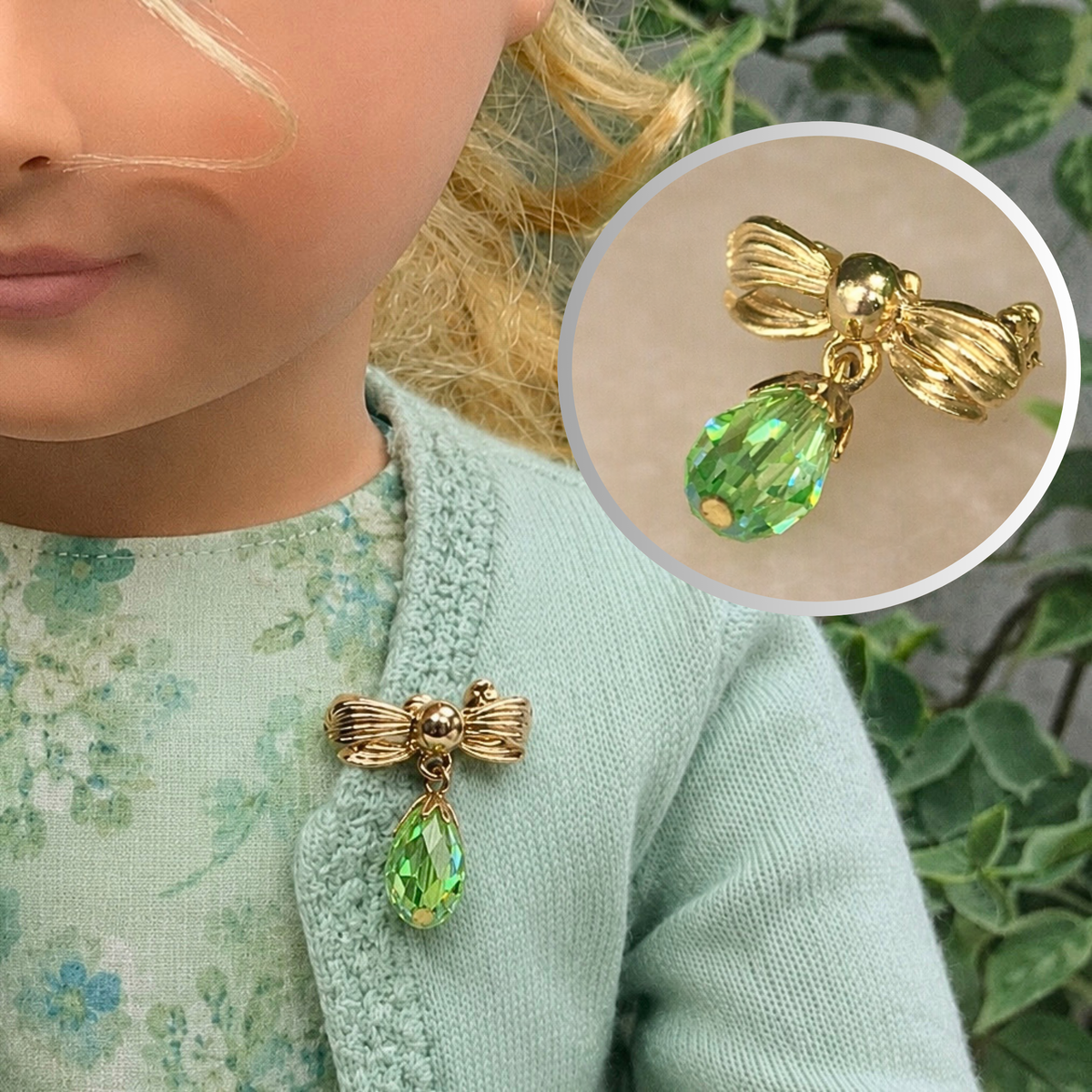 Green Glass Crystal Dangle Gold Bow Doll Pin Brooch