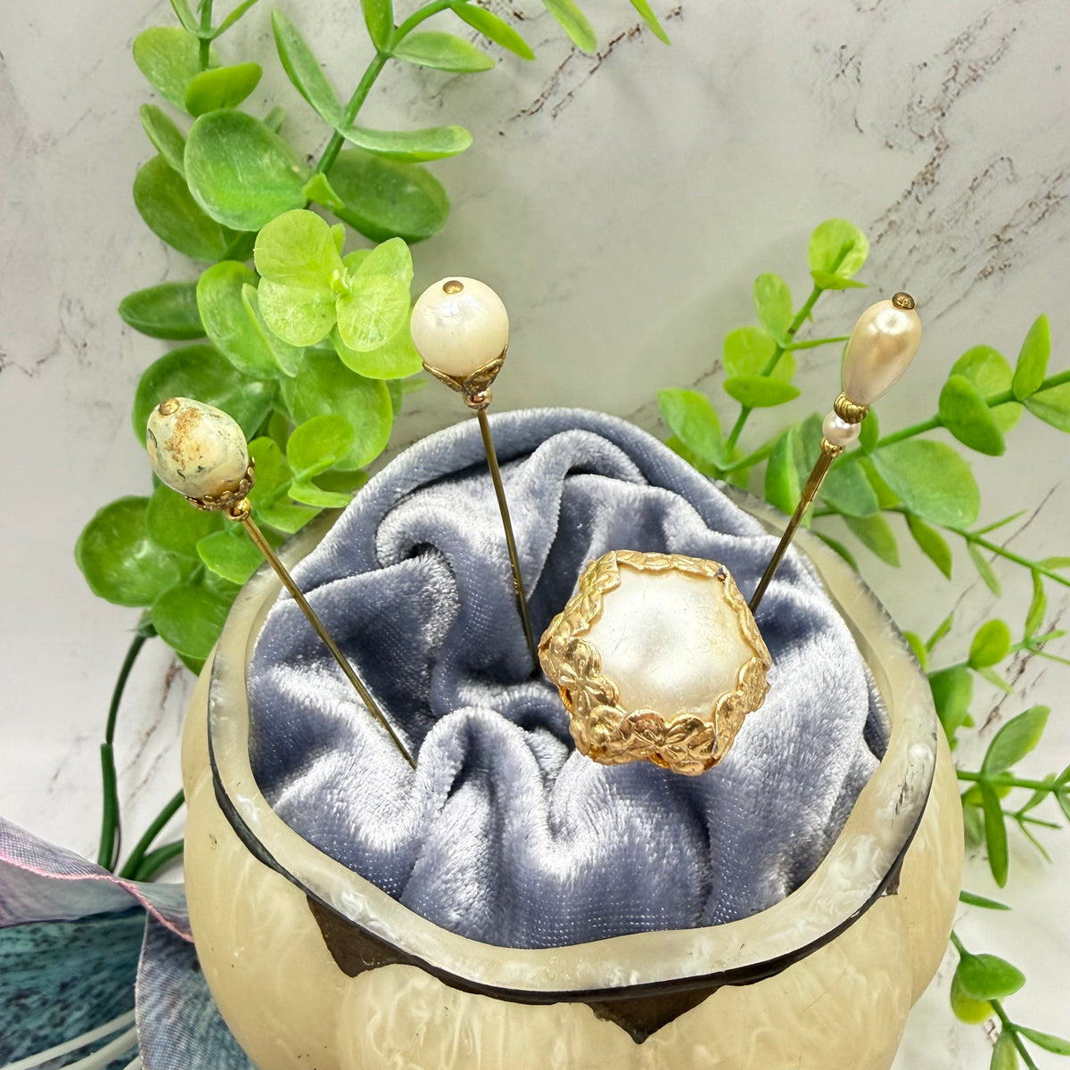 ✨ Handmade Vintage-Inspired Hatpin | Stick Pin | Hat Accessory | Sweater & Hijab Pin | Decorative Jewelry Gift for Her ✨

Set of 4 Stick Pins: Faux Pearl Multi Shape Gold Tone Filigree Ornate Design
