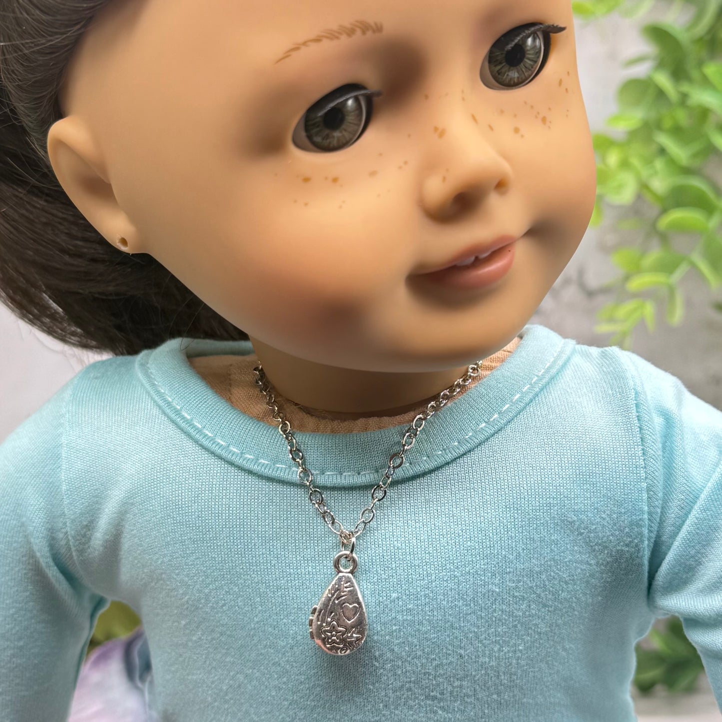 Teardrop Pendant Heart Flower Design Silver Doll Necklace • 18 Inch Fashion Doll Jewelry