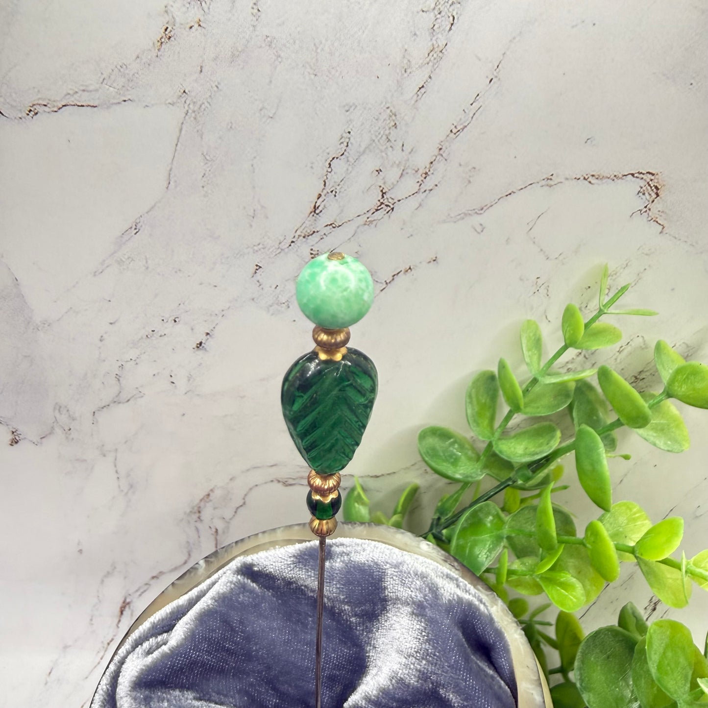 ✨ Handmade Vintage-Inspired Hatpin | Stick Pin | Hat Accessory | Sweater & Hijab Pin | Decorative Jewelry Gift for Her ✨

Art Deco Style Green Glass Leaf Design -Mottled Light Green Round Top Finial Hatpin - 6 Inch