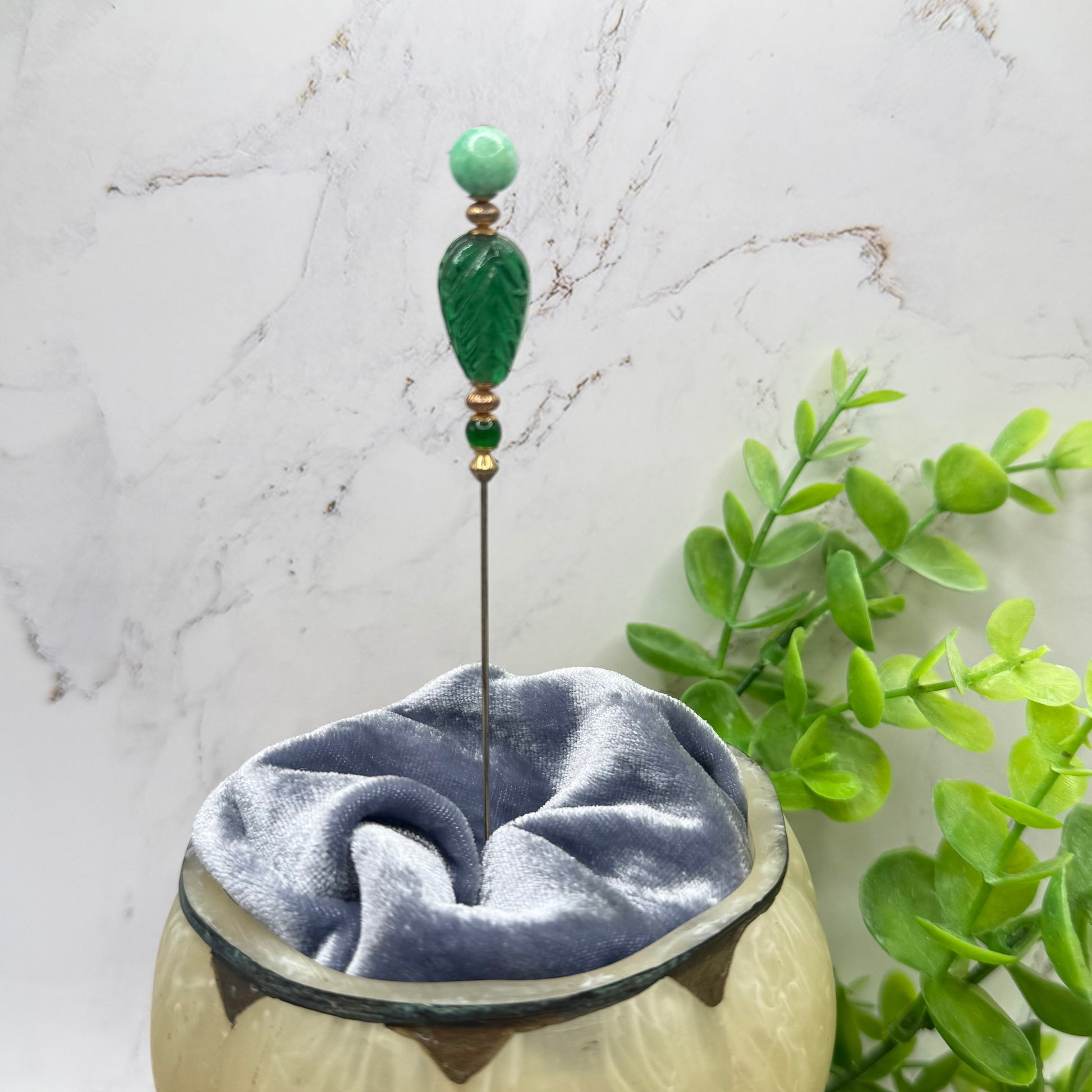 ✨ Handmade Vintage-Inspired Hatpin | Stick Pin | Hat Accessory | Sweater & Hijab Pin | Decorative Jewelry Gift for Her ✨

Art Deco Style Green Glass Leaf Design -Mottled Light Green Round Top Finial Hatpin - 6 Inch