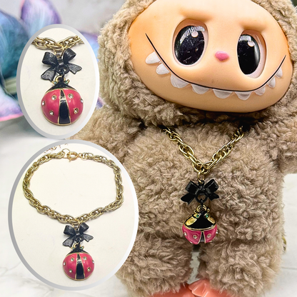 ✨Handmade Jewelry Designed to fit popular 17 to 20 cm (6 to 7 inch) Plushie Labubu Monster Dolls: add a stylish touch to your favorite plushie! ✨

Black Bow Pink Gold Lady Bug Pendant Necklace