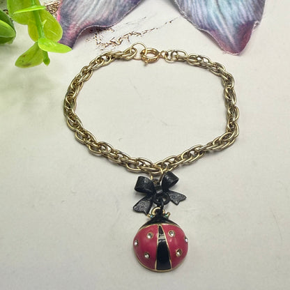 ✨Handmade Jewelry Designed to fit popular 17 to 20 cm (6 to 7 inch) Plushie Labubu Monster Dolls: add a stylish touch to your favorite plushie! ✨

Black Bow Pink Gold Lady Bug Pendant Necklace