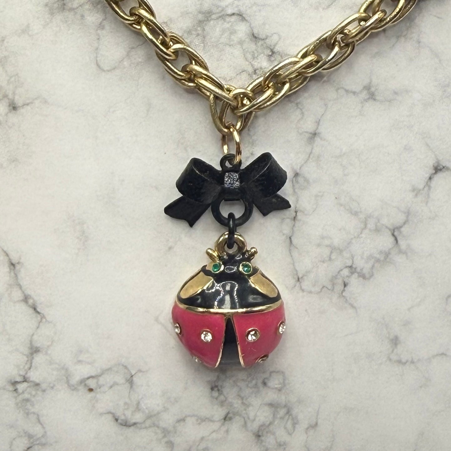 ✨Handmade Jewelry Designed to fit popular 17 to 20 cm (6 to 7 inch) Plushie Labubu Monster Dolls: add a stylish touch to your favorite plushie! ✨

Black Bow Pink Gold Lady Bug Pendant Necklace