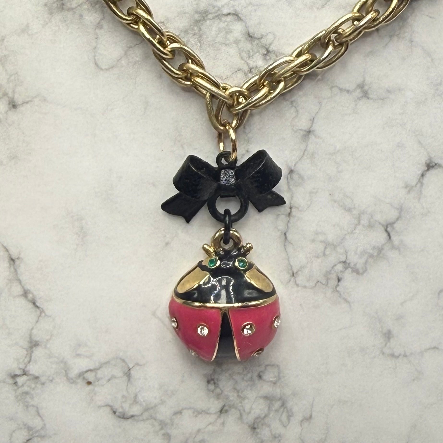 ✨Handmade Jewelry Designed to fit popular 17 to 20 cm (6 to 7 inch) Plushie Labubu Monster Dolls: add a stylish touch to your favorite plushie! ✨

Black Bow Pink Gold Lady Bug Pendant Necklace