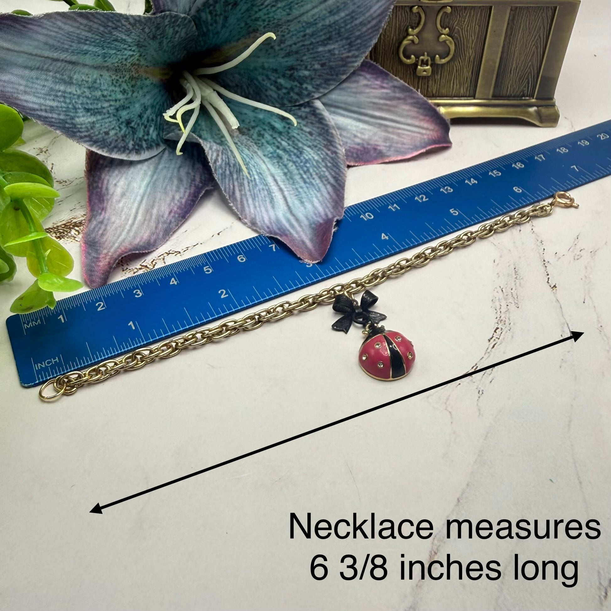 ✨Handmade Jewelry Designed to fit popular 17 to 20 cm (6 to 7 inch) Plushie Labubu Monster Dolls: add a stylish touch to your favorite plushie! ✨

Black Bow Pink Gold Lady Bug Pendant Necklace