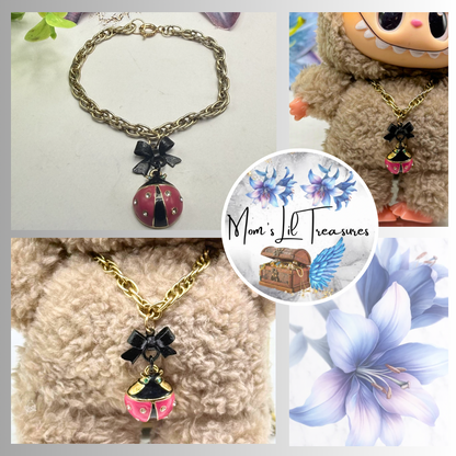 ✨Handmade Jewelry Designed to fit popular 17 to 20 cm (6 to 7 inch) Plushie Labubu Monster Dolls: add a stylish touch to your favorite plushie! ✨

Black Bow Pink Gold Lady Bug Pendant Necklace