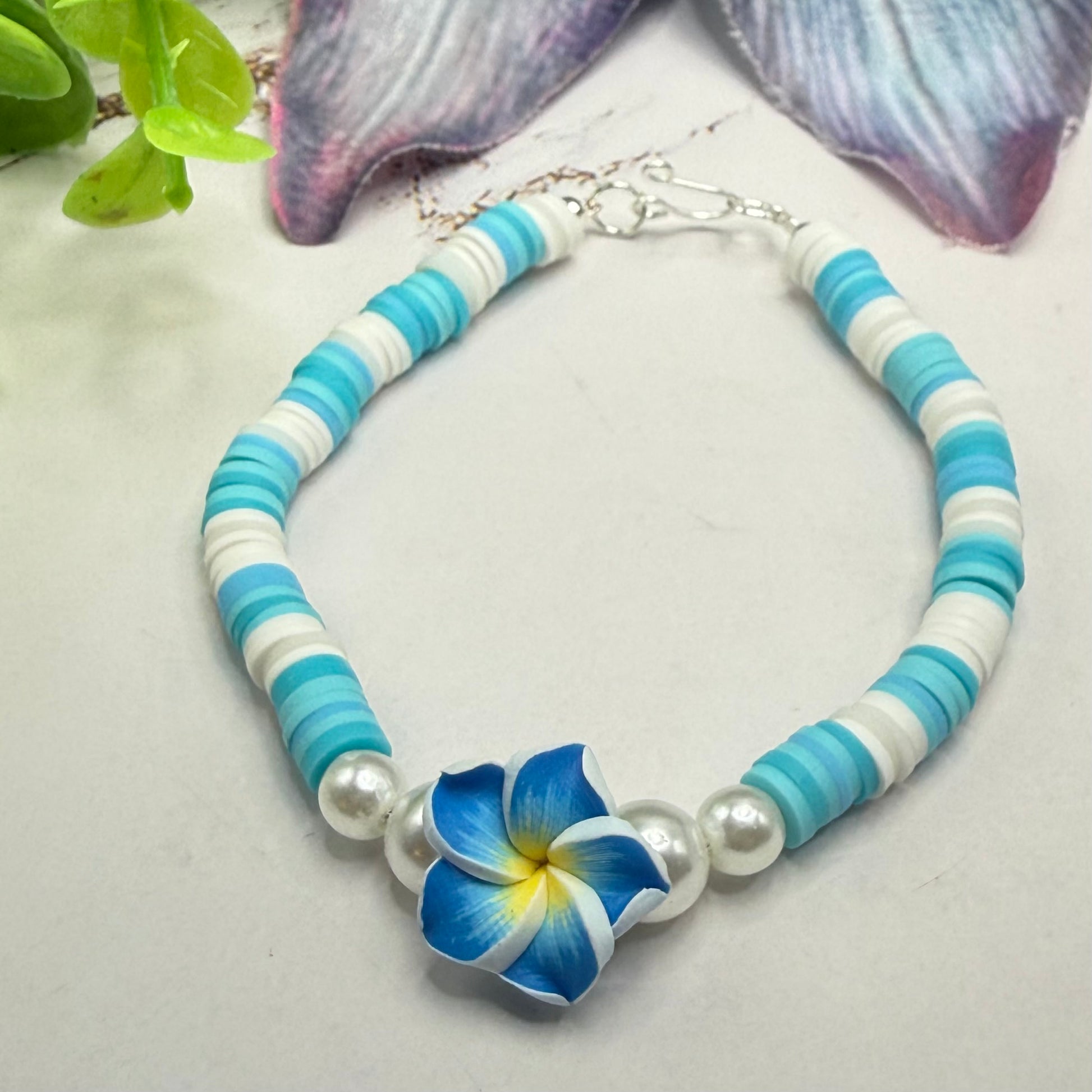 ✨Handmade Jewelry Designed to fit popular 17 to 20 cm (6 to 7 inch) Plushie Labubu Monster Dolls: add a stylish touch to your favorite plushie! ✨

Blue Plumeria Hawaiian Flower Acrylic Beaded Necklace
