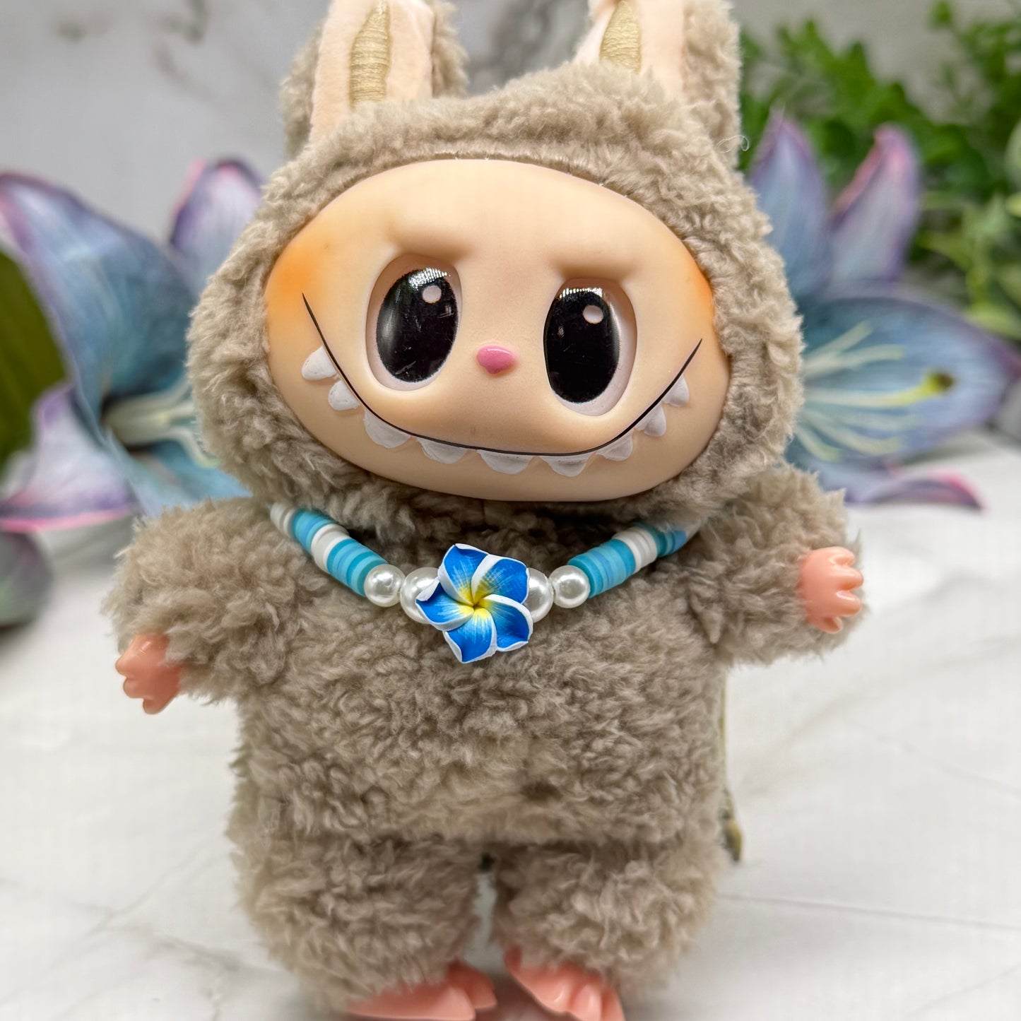 ✨Handmade Jewelry Designed to fit popular 17 to 20 cm (6 to 7 inch) Plushie Labubu Monster Dolls: add a stylish touch to your favorite plushie! ✨

Blue Plumeria Hawaiian Flower Acrylic Beaded Necklace
