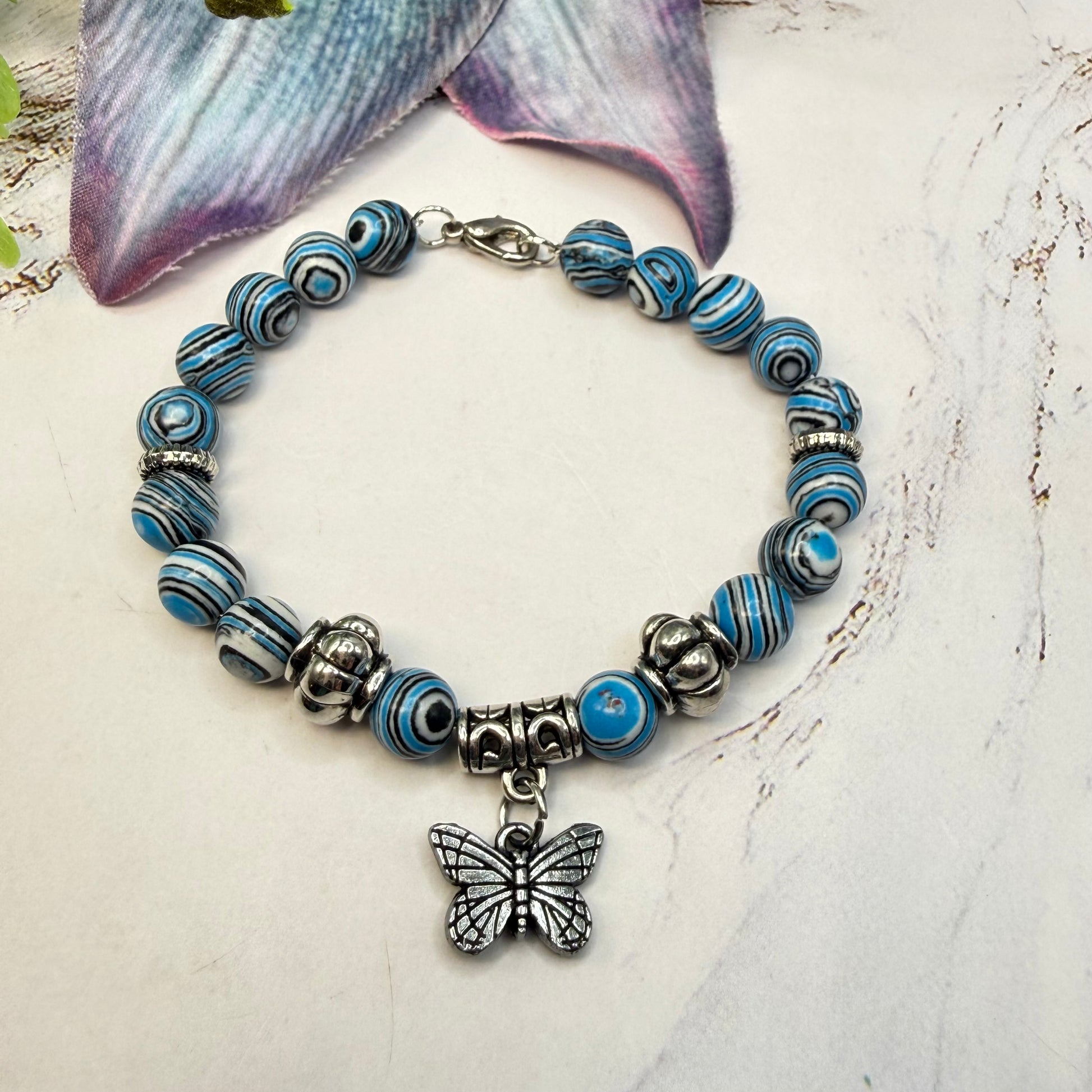 ✨Handmade Jewelry Designed to fit popular 17 to 20 cm (6 to 7 inch) Plushie Labubu Monster Dolls: add a stylish touch to your favorite plushie! ✨

Blue White Black Swirl Glass Beaded Silver Butterfly Charm Necklace