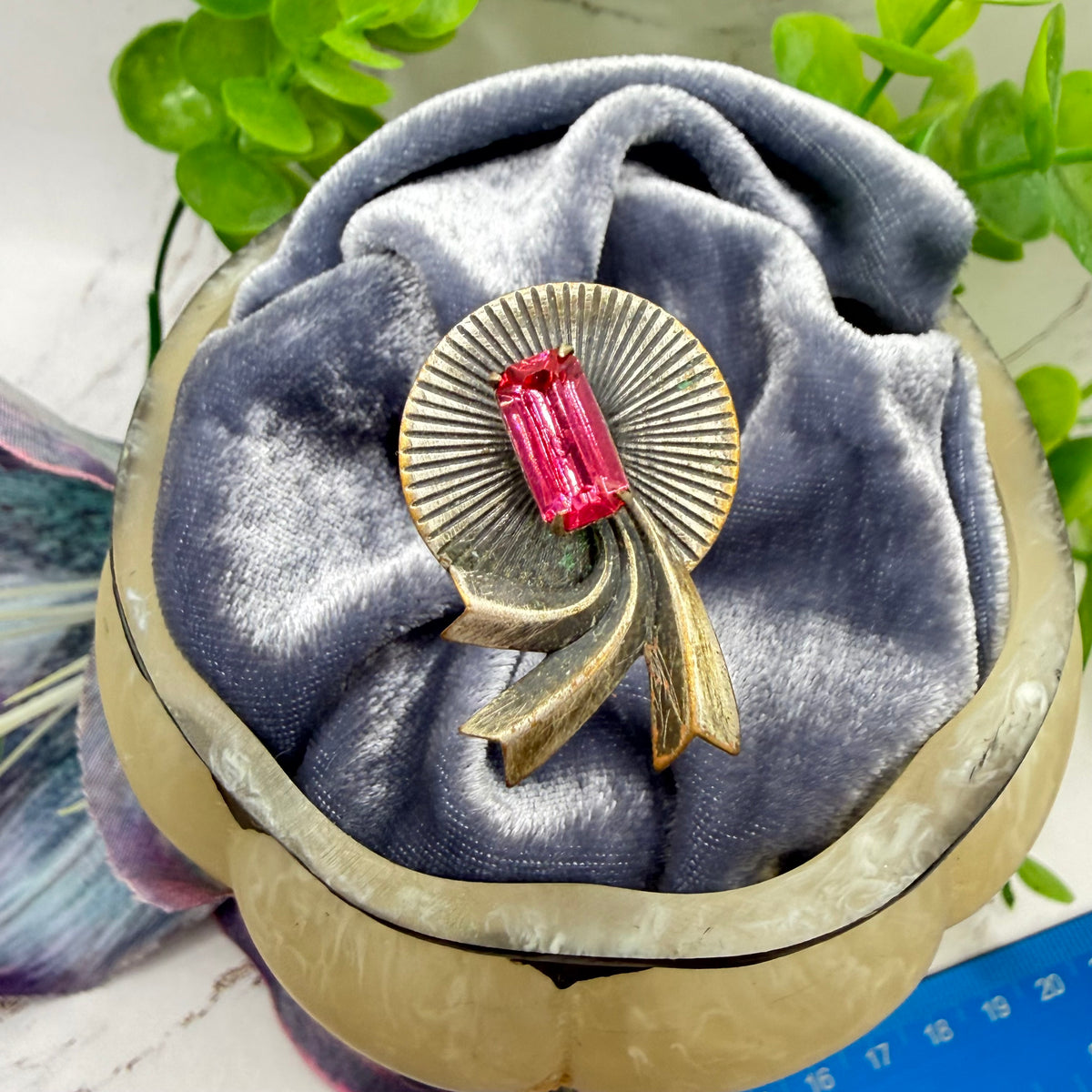 ✨ Handmade Vintage-Inspired Hatpin | Stick Pin | Hat Accessory | Sweater & Hijab Pin | Decorative Jewelry Gift for Her ✨

Brass / Bronze Tone Textured Metal Radiant Disc Fan Design with Ribbon Tails Rectangular Pink Rhinestone Center Accent - 3 Inch Hatpin / Stick Pin