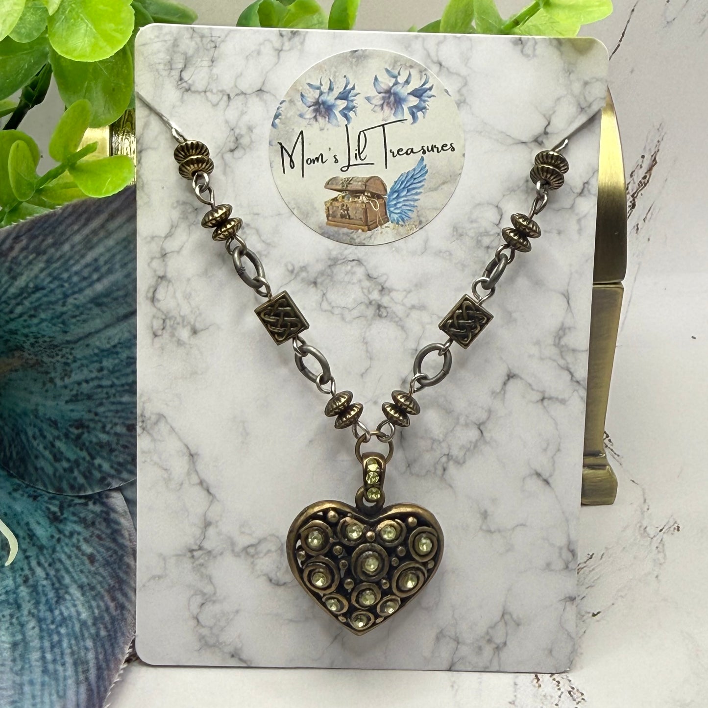 ✨Handmade Jewelry Designed to fit popular 17 to 20 cm (6 to 7 inch) Plushie Labubu Monster Dolls: add a stylish touch to your favorite plushie! ✨

Bronze Brass Heart Charm Rhinestone Accent Link Chain Necklace