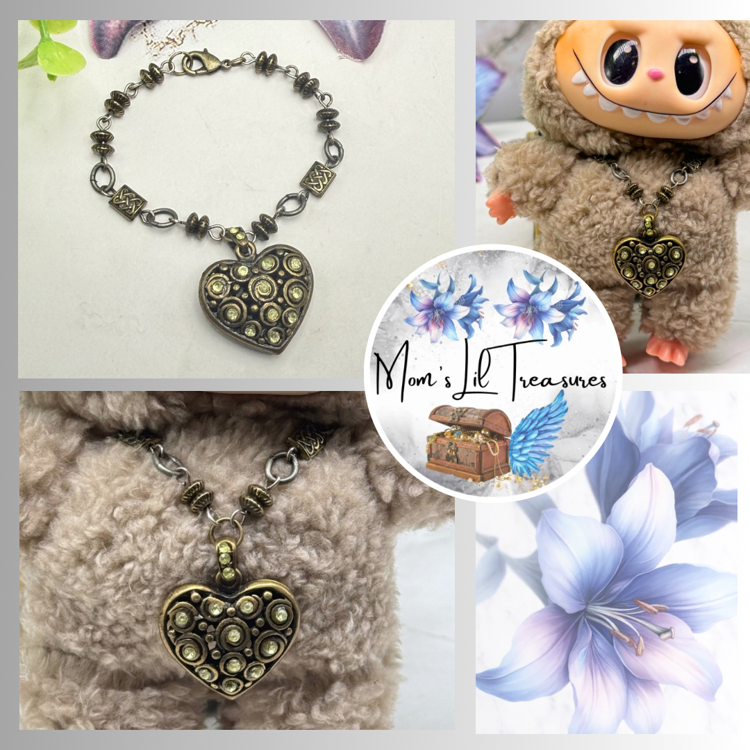 ✨Handmade Jewelry Designed to fit popular 17 to 20 cm (6 to 7 inch) Plushie Labubu Monster Dolls: add a stylish touch to your favorite plushie! ✨

Bronze Brass Heart Charm Rhinestone Accent Link Chain Necklace