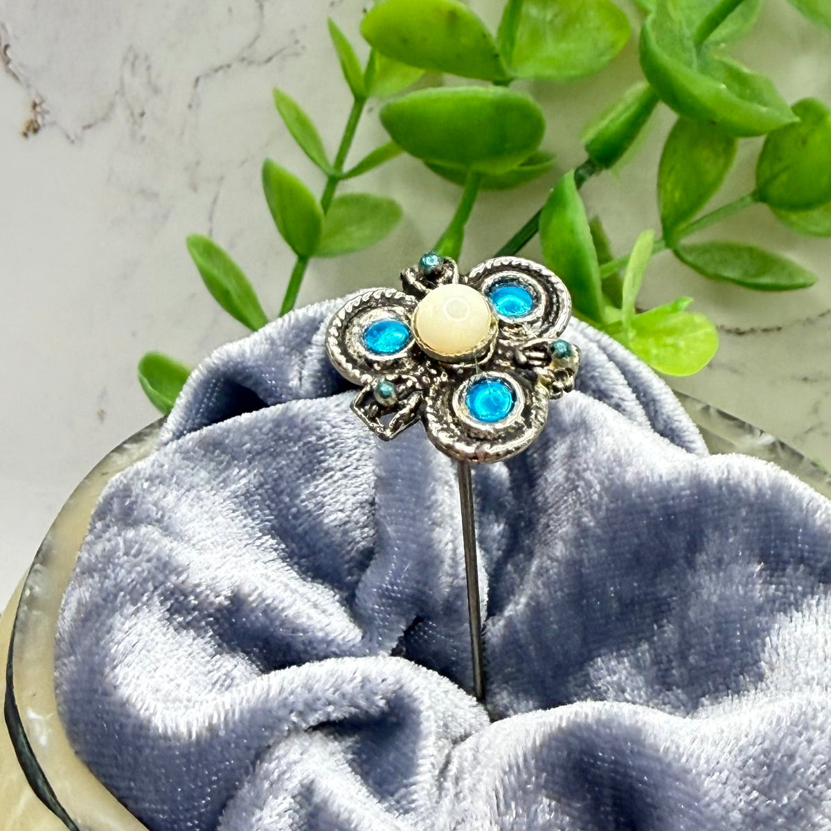 ✨ Handmade Vintage-Inspired Hatpin | Stick Pin | Hat Accessory | Sweater & Hijab Pin | Decorative Jewelry Gift for Her ✨

Celtic Clover Shaped Metal Topper with White Glass Cabochon Center Vibrant bright blue enamel accents - 3 Inch Hatpin