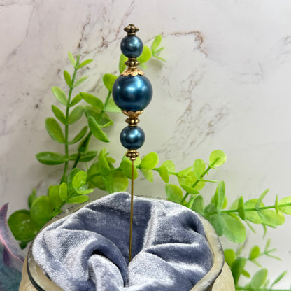 ✨ Handmade Vintage-Inspired Hatpin | Stick Pin | Hat Accessory | Sweater & Hijab Pin | Decorative Jewelry Gift for Her ✨

Dark Petrol Blue Faux Pearl Stacked Beads with Gold Tone Filigree Bead Accents Hatpin - 6 Inch