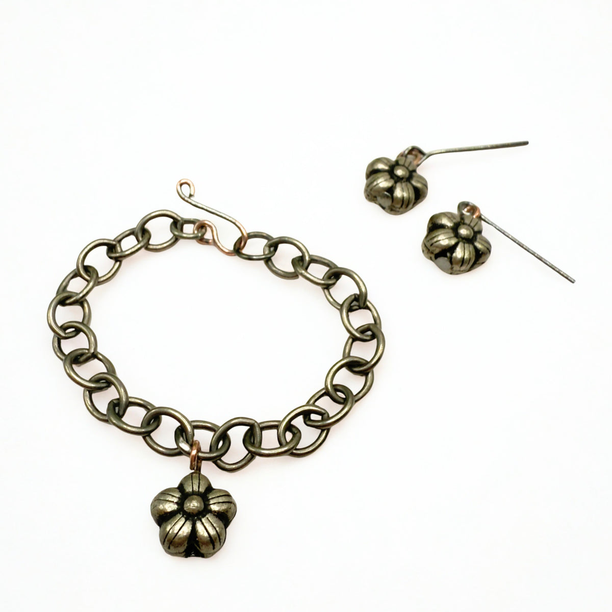 ✨ Handmade Doll Jewelry Designed to Fit popular 14 Inch Fashion Dolls: add a stylish touch to your favorite doll!✨

Flower Dangle Gunmetal Dark Silver Doll Necklace & Earrings Set