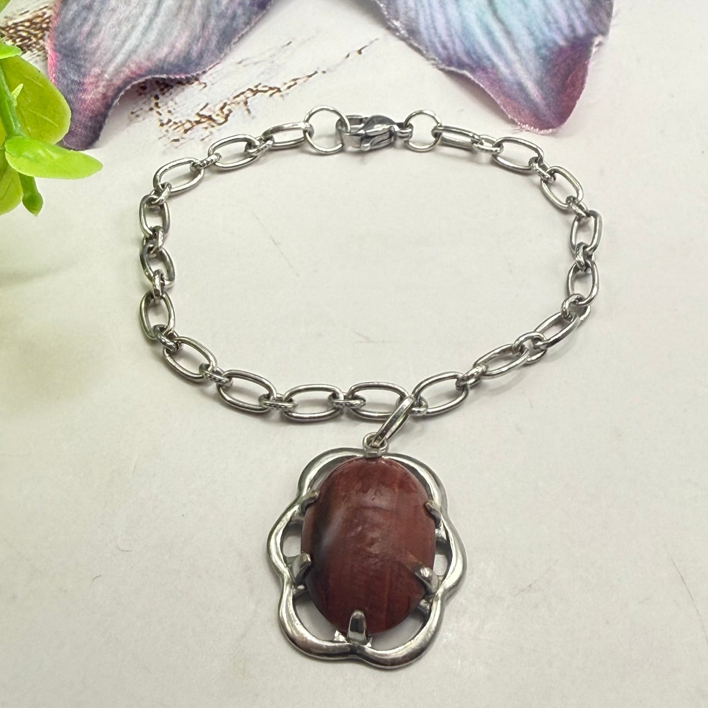 ✨Handmade Jewelry Designed to fit popular 17 to 20 cm (6 to 7 inch) Plushie Labubu Monster Dolls: add a stylish touch to your favorite plushie! ✨

Flower Shape Brown Glass Silver Pendant Chain Necklace