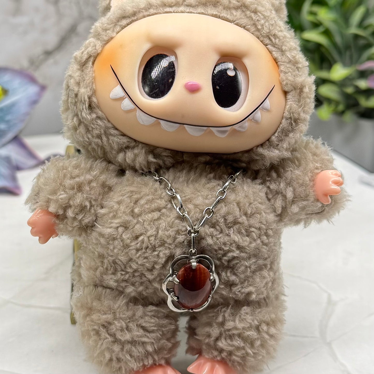 ✨Handmade Jewelry Designed to fit popular 17 to 20 cm (6 to 7 inch) Plushie Labubu Monster Dolls: add a stylish touch to your favorite plushie! ✨

Flower Shape Brown Glass Silver Pendant Chain Necklace