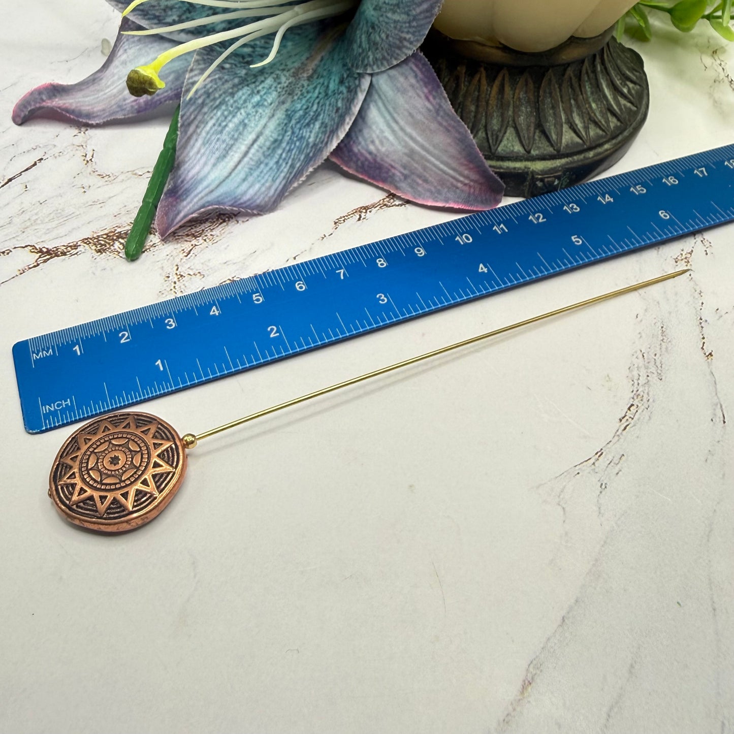 ✨ Handmade Vintage-Inspired Hatpin | Stick Pin | Hat Accessory | Sweater & Hijab Pin | Decorative Jewelry Gift for Her ✨

Geometric Sun Pattern Compass Rose Design Round Copper Bronze Tone Hatpin - 6 Inch