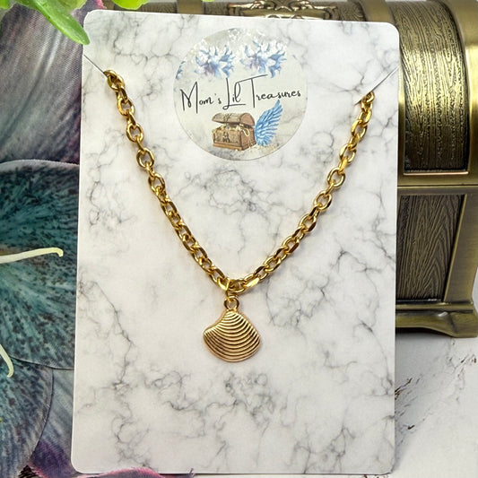 ✨Handmade Doll Jewelry Designed to Fit popular 18 Inch Fashion Dolls: add a little “Summer Fun ☀️ Beachy Style 🏝️” to your favorite doll!✨

Gold Chain Clamshell Charm Beach Style Doll Necklace