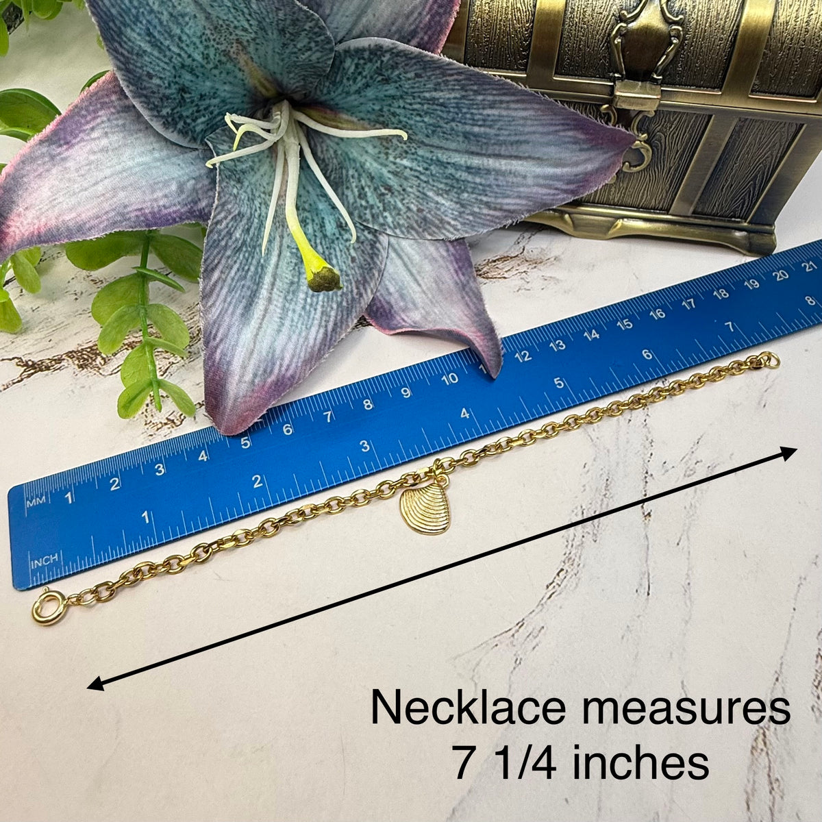 ✨Handmade Doll Jewelry Designed to Fit popular 18 Inch Fashion Dolls: add a little “Summer Fun ☀️ Beachy Style 🏝️” to your favorite doll!✨

Gold Chain Clamshell Charm Beach Style Doll Necklace