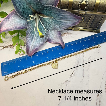 ✨Handmade Doll Jewelry Designed to Fit popular 18 Inch Fashion Dolls: add a little “Summer Fun ☀️ Beachy Style 🏝️” to your favorite doll!✨

Gold Chain Clamshell Charm Beach Style Doll Necklace