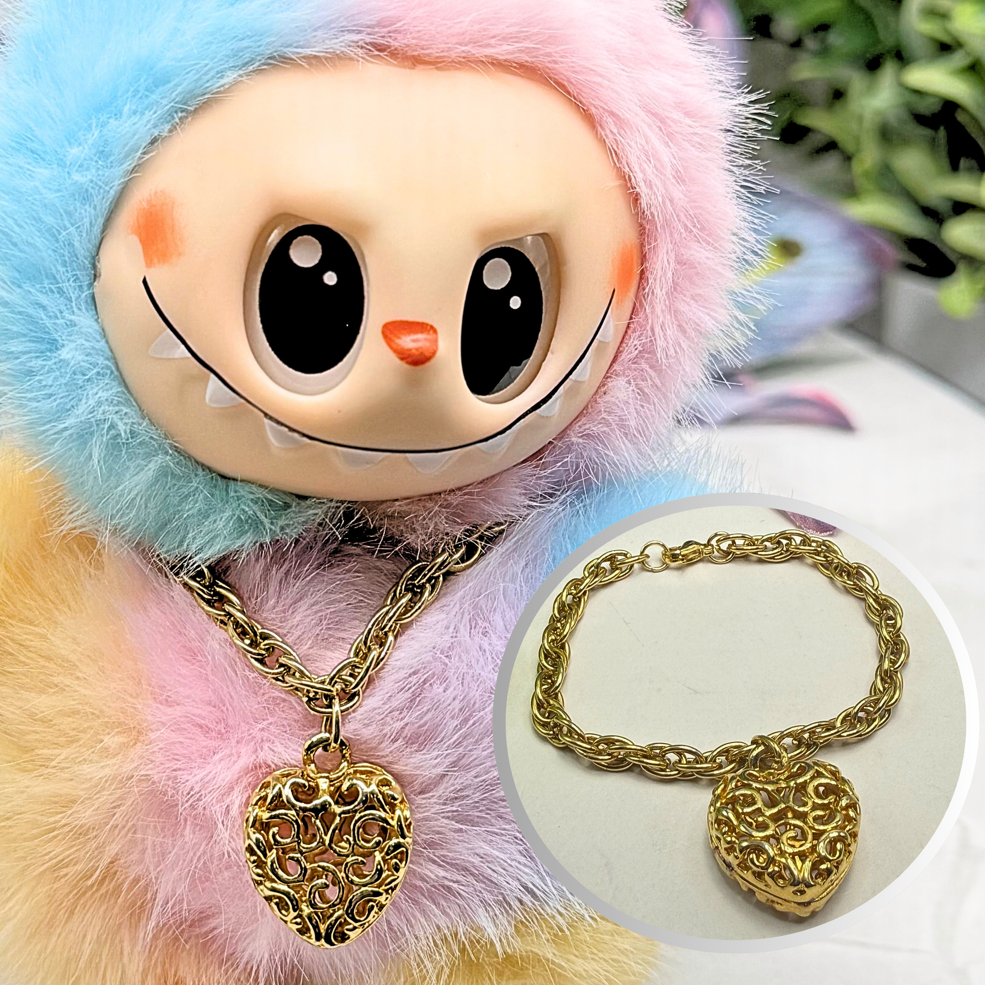 ✨Handmade Jewelry Designed to fit popular 17 to 20 cm (6 to 7 inch) Plushie Labubu Monster Dolls: add a stylish touch to your favorite plushie! ✨

Gold Filigree Design Puffy Heart Charm Necklace