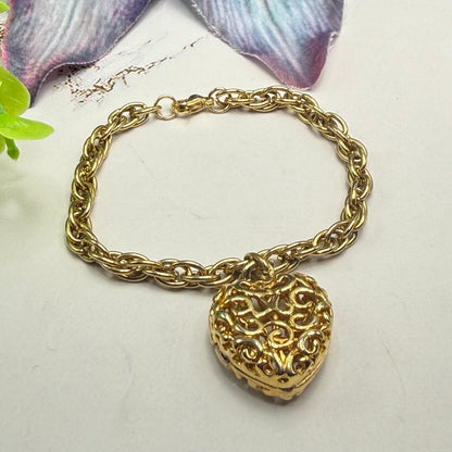 ✨Handmade Jewelry Designed to fit popular 17 to 20 cm (6 to 7 inch) Plushie Labubu Monster Dolls: add a stylish touch to your favorite plushie! ✨

Gold Filigree Design Puffy Heart Charm Necklace