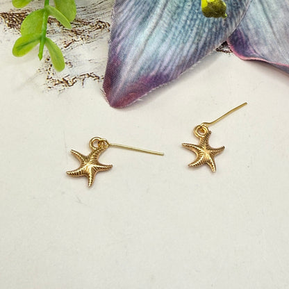 ✨Handmade Doll Jewelry Designed to Fit popular 18 Inch Fashion Dolls: add a little “Summer Fun ☀️ Beachy Style 🏝️” to your favorite doll!✨

Gold Starfish Beach Theme Doll Earrings
