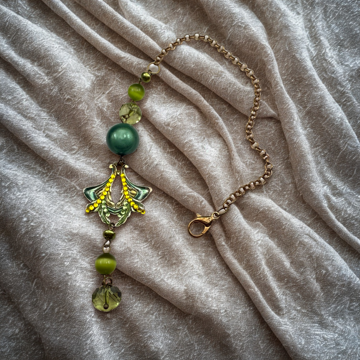 ✨Handmade Car Mirror Charm / Sun Catchers: bring a little sparkle to your Drive or Room with a touch of stylish Charm!✨

Green Enamel Rhinestone Acrylic Beaded Chain • Car Mirror Charm / Sun Catcher