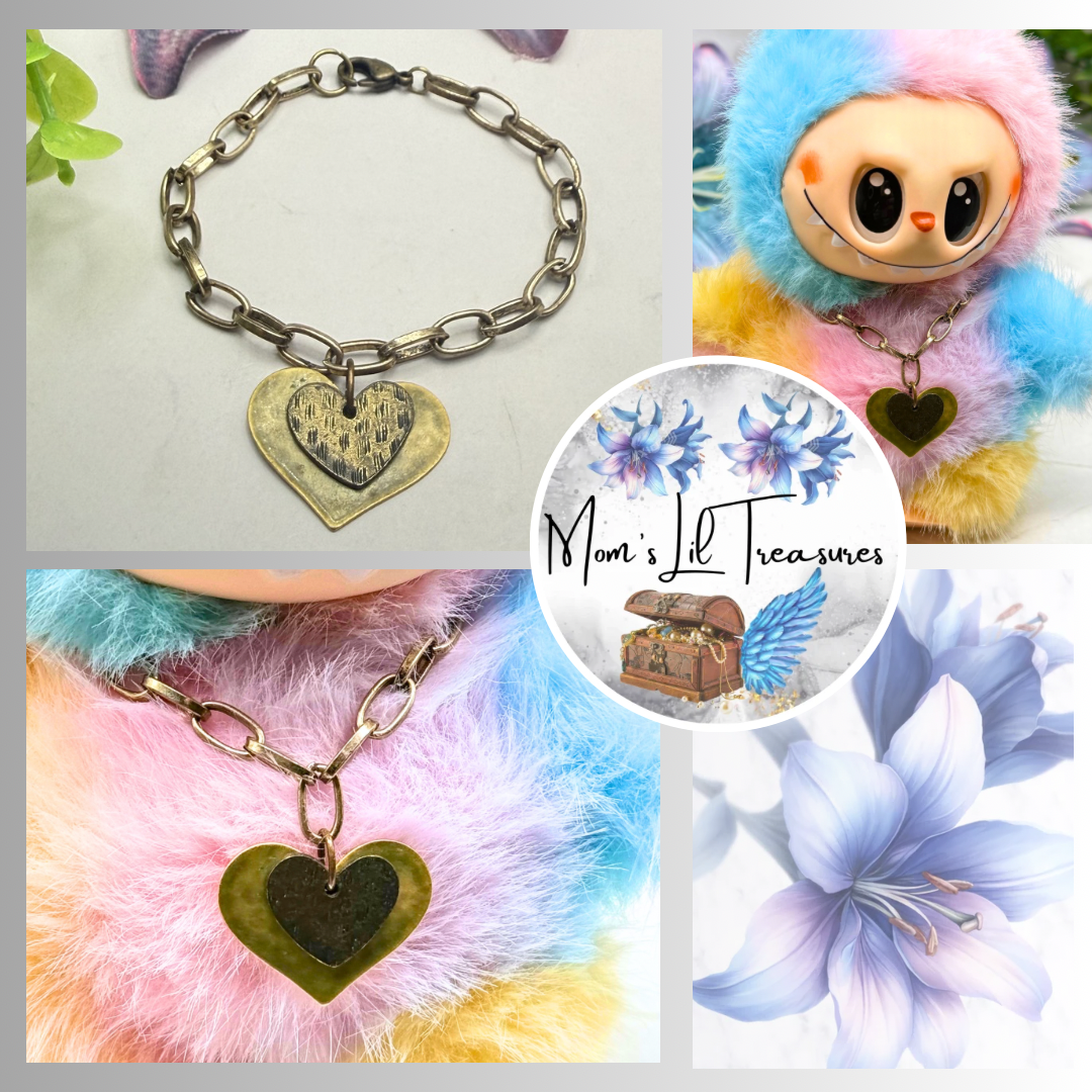 ✨Handmade Jewelry Designed to fit popular 17 to 20 cm (6 to 7 inch) Plushie Labubu Monster Dolls: add a stylish touch to your favorite plushie! ✨

Hammered 2 Tone Bronze Heart Charm Chunky Oval Link Necklace

