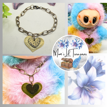✨Handmade Jewelry Designed to fit popular 17 to 20 cm (6 to 7 inch) Plushie Labubu Monster Dolls: add a stylish touch to your favorite plushie! ✨

Hammered 2 Tone Bronze Heart Charm Chunky Oval Link Necklace
