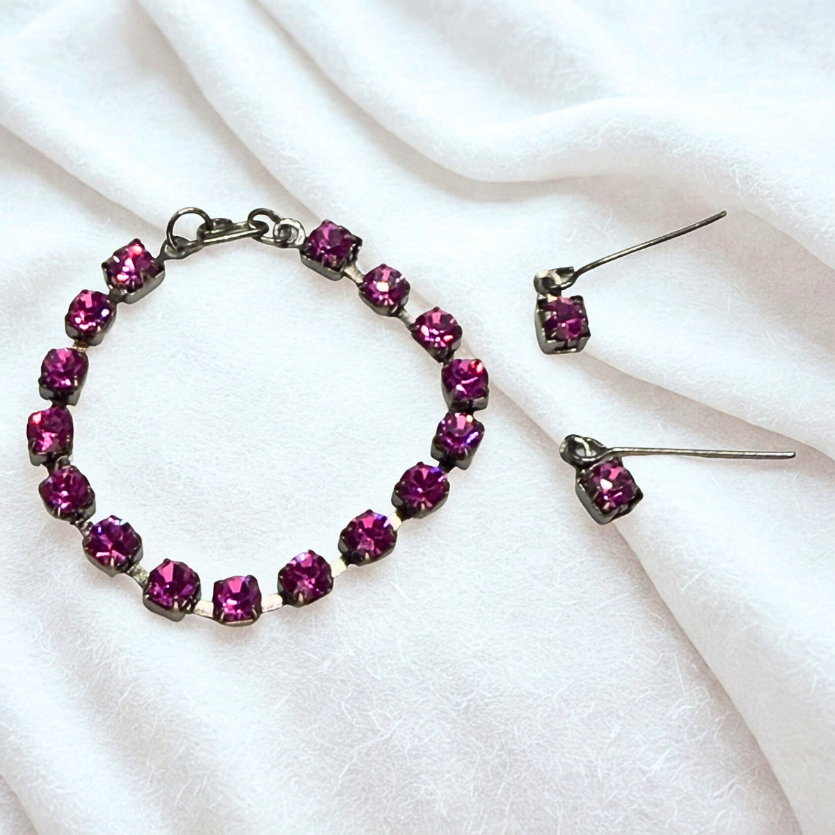 ✨ Handmade Doll Jewelry Designed to Fit popular 14 Inch Fashion Dolls: add a stylish touch to your favorite doll!✨

Hot Pink Rhinestone Doll Necklace & Earrings