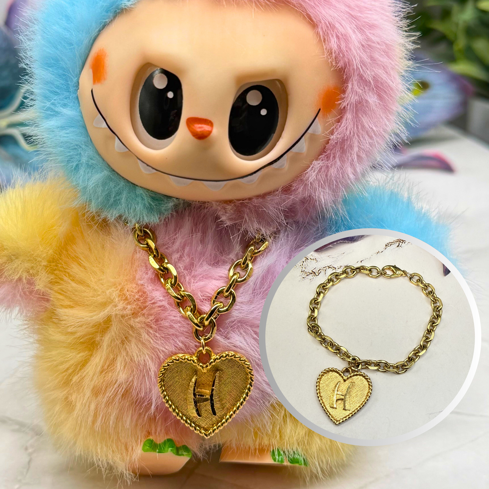 ✨Handmade Jewelry Designed to fit popular 17 to 20 cm (6 to 7 inch) Plushie Labubu Monster Dolls: add a stylish touch to your favorite plushie! ✨

Initial H Gold Heart Pendant Necklace
