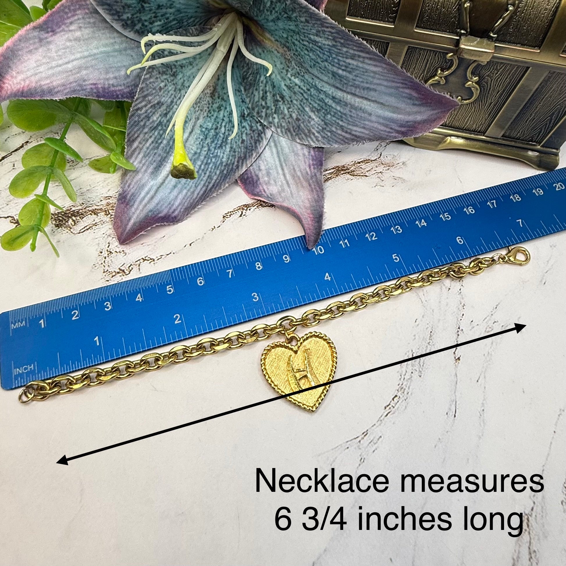 ✨Handmade Jewelry Designed to fit popular 17 to 20 cm (6 to 7 inch) Plushie Labubu Monster Dolls: add a stylish touch to your favorite plushie! ✨

Initial H Gold Heart Pendant Necklace
