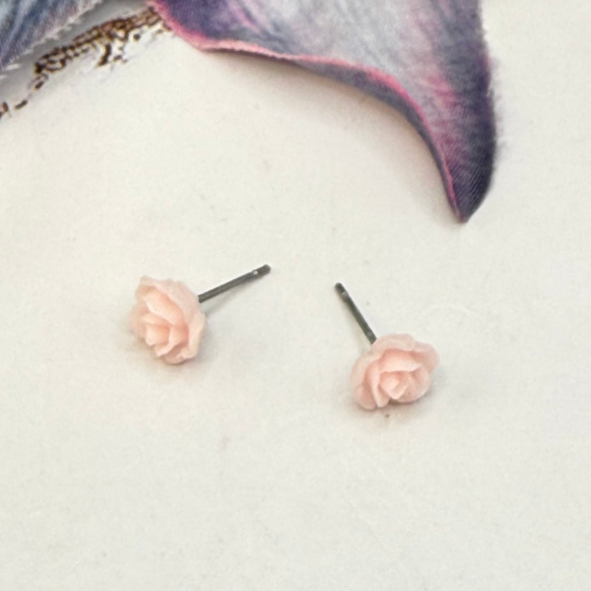 ✨ Handmade Doll Jewelry Designed to Fit popular 18 Inch Fashion Dolls: add a stylish touch to your favorite doll ✨

Light Beige Pink Rose Flower Post Doll Earrings
