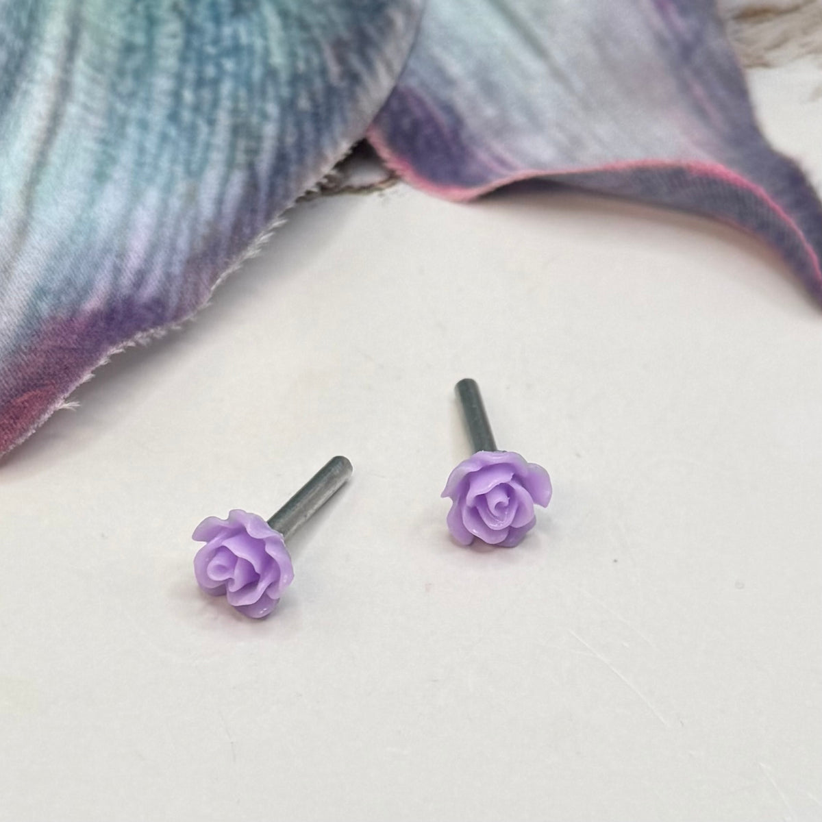 ✨Handmade Post Doll Earrings (Only fit 2mm drilled pierced ears) Designed to Fit popular 18 Inch Fashion Dolls: add a stylish touch to your favorite doll ✨

Light Purple Lilac Rose Flower 2mm Post Doll Earrings