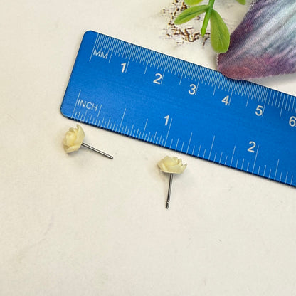 ✨ Handmade Doll Jewelry Designed to Fit popular 18 Inch Fashion Dolls: add a stylish touch to your favorite doll ✨

Light Yellow Rose Flower Post Doll Earrings
