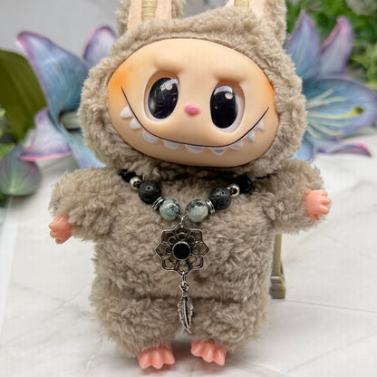 ✨Handmade Jewelry Designed to fit popular 17 to 20 cm (6 to 7 inch) Plushie Labubu Monster Dolls: add a stylish touch to your favorite plushie! ✨

Lotus Flower Pendant Feather Charm - Black Silver and Green Speckle Beaded Necklace