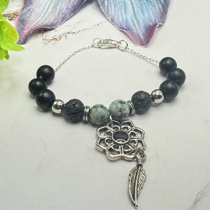 ✨Handmade Jewelry Designed to fit popular 17 to 20 cm (6 to 7 inch) Plushie Labubu Monster Dolls: add a stylish touch to your favorite plushie! ✨

Lotus Flower Pendant Feather Charm - Black Silver and Green Speckle Beaded Necklace
